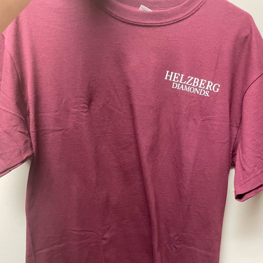 Men’s maroon t shirt